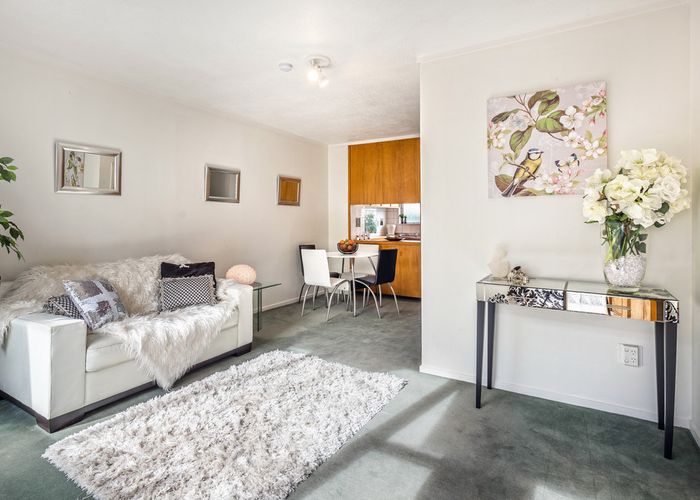  at 2/35 Esplanade Road, Mount Eden, Auckland