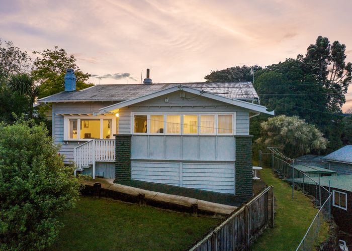  at 90 Aroha Avenue, Sandringham, Auckland