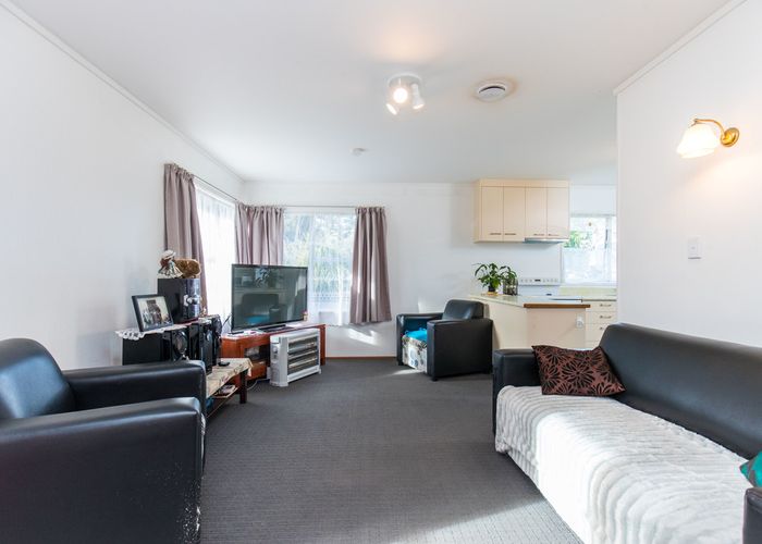 at 2/93 Coronation Road, Mangere Bridge, Auckland