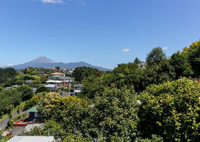  at 4B Catherine Crescent, Moturoa, New Plymouth