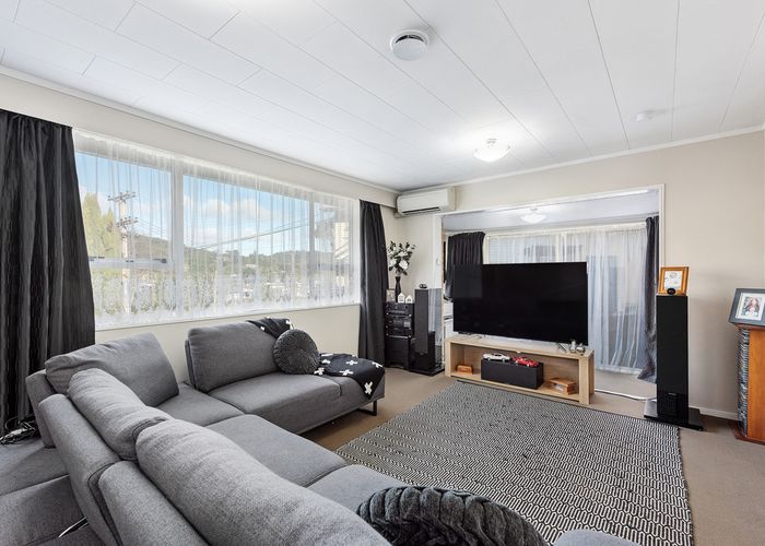  at 2/11 Lowry Crescent, Stokes Valley, Lower Hutt