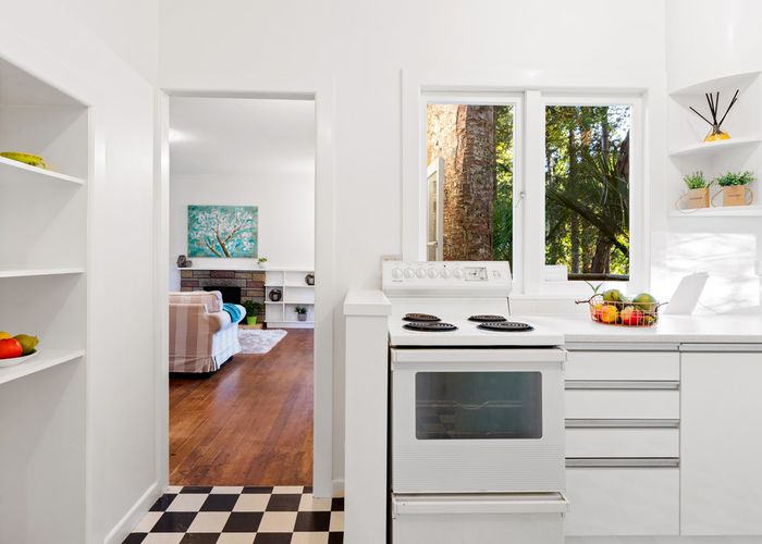  at 9 Minnehaha Avenue, Titirangi, Auckland