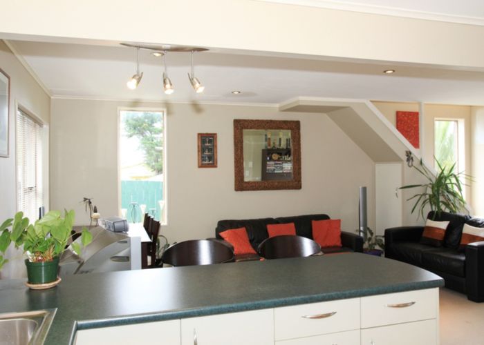  at 4/90 Lynwood Road, New Lynn, Auckland
