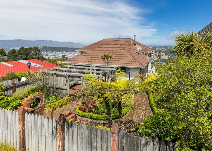  at 2 Flint Way, Northland, Wellington