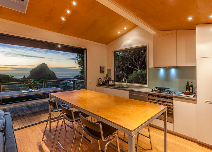  at 56 Seaview Road, Piha, New Lynn