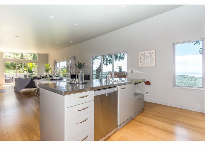  at 276 Shaw Road, Titirangi, Auckland
