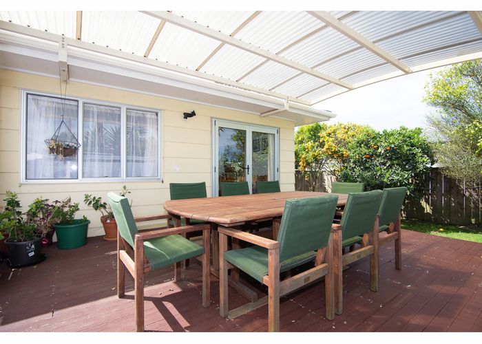  at 17 Hindmarsh Street, Henderson, Auckland