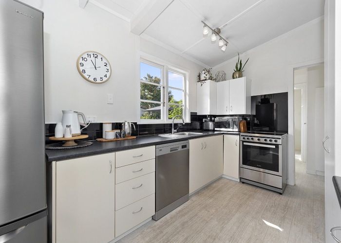 at 52 Galloway Street, Hamilton East, Hamilton