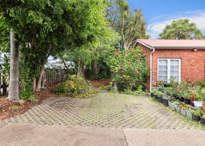 at 293 Massey Road, Mangere East, Auckland