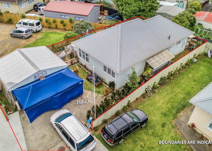  at 15 Dolbel Place, Mangere East, Auckland