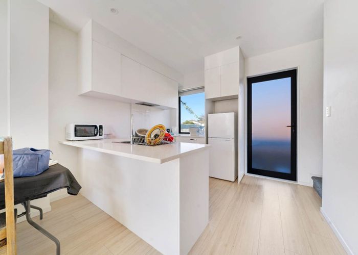  at 2/15 Rush Place, Mangere, Manukau City, Auckland