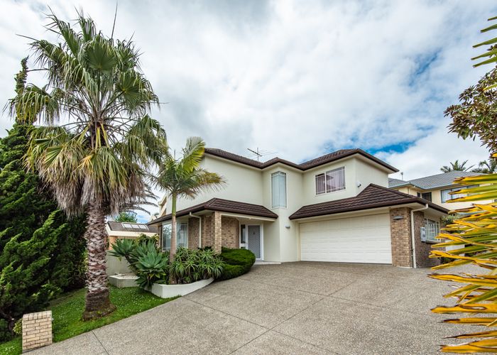  at 18 Santa Ana Drive, Dannemora, Auckland