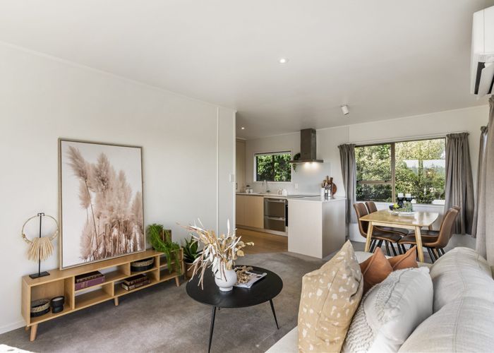  at 2/42 Stanley Road, Glenfield, North Shore City, Auckland