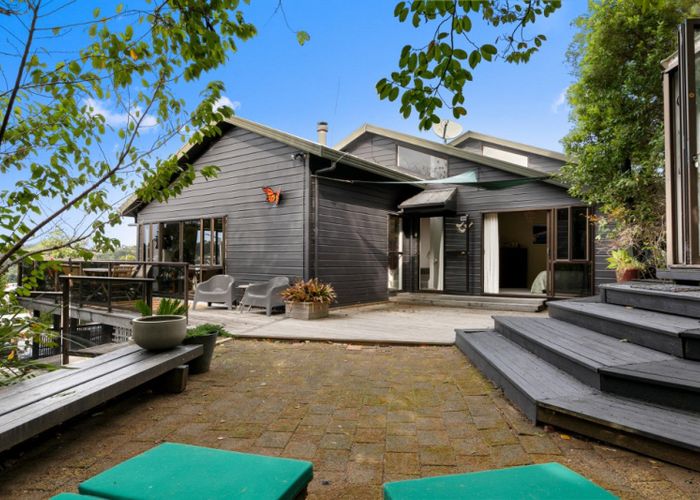  at 122 Tuna Place, Onemana