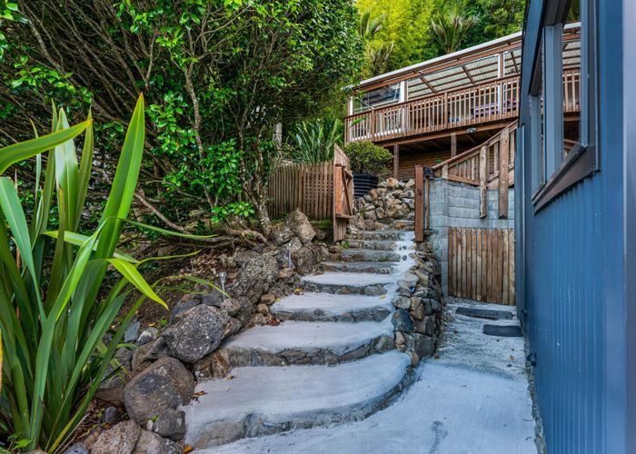  at 894 West Coast Road, Waiatarua, Auckland