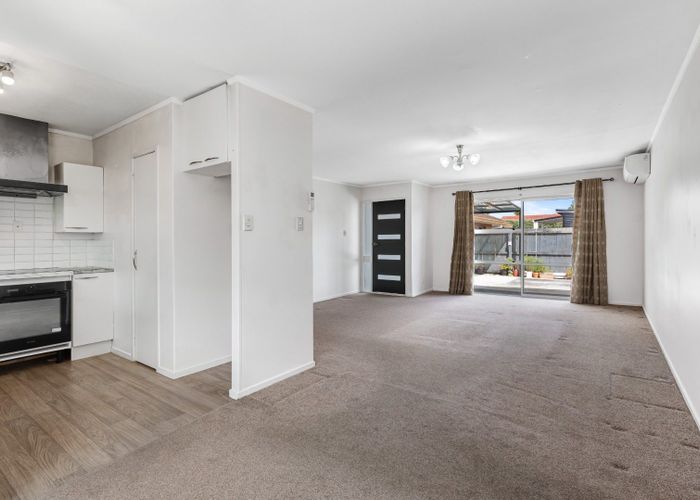  at 2/17 Berwyn Avenue, Takanini, Papakura, Auckland