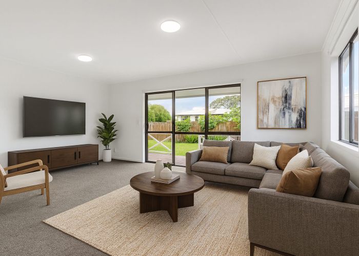  at 2/90 Shifnal Drive, Randwick Park, Manukau City, Auckland