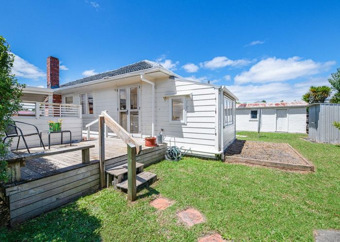 at 18 Duncan Avenue, Te Atatu South, Auckland