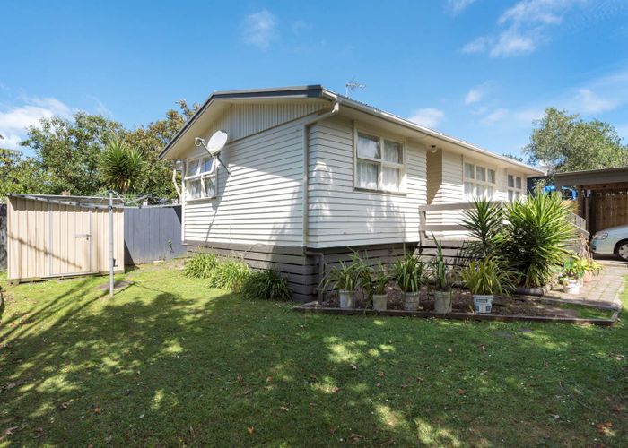  at 2/615 Swanson Road, Swanson, Auckland