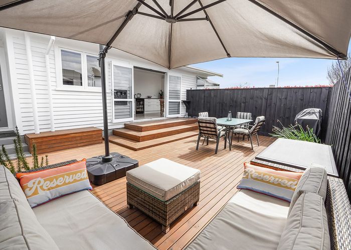  at 8 Katherine Place, Melville, Hamilton