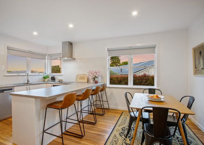  at 4 Maunder Place, New Lynn, Auckland