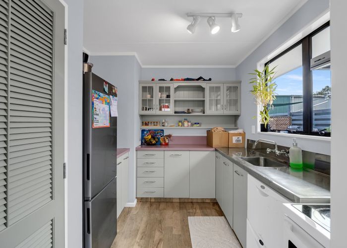  at 2 Hampton Place, Springvale, Whanganui, Manawatu / Whanganui