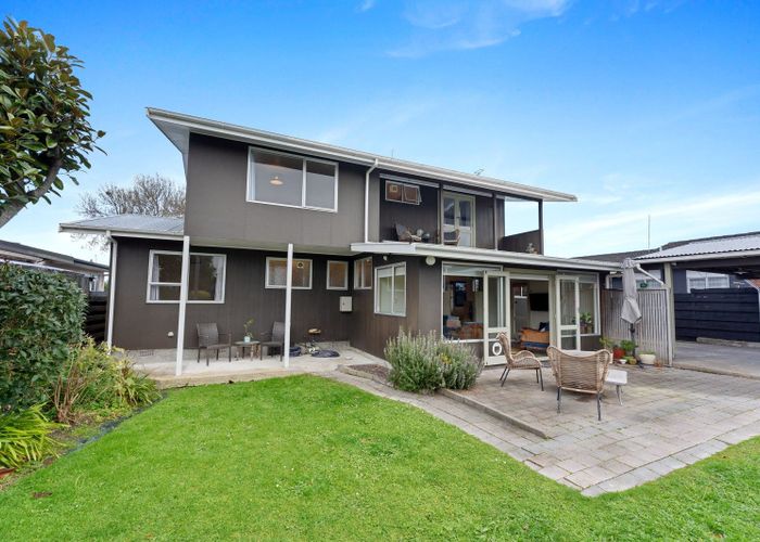  at 19 Hillcrest Drive, Kelvin Grove, Palmerston North