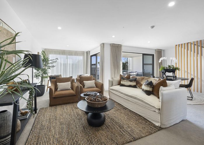  at 2/11A Baring Terrace, Strandon, New Plymouth