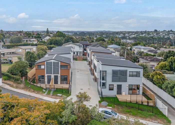  at 4/196 Royal Road, Massey, Waitakere City, Auckland