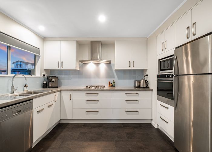  at 131 Gloaming Hill, Titahi Bay, Porirua