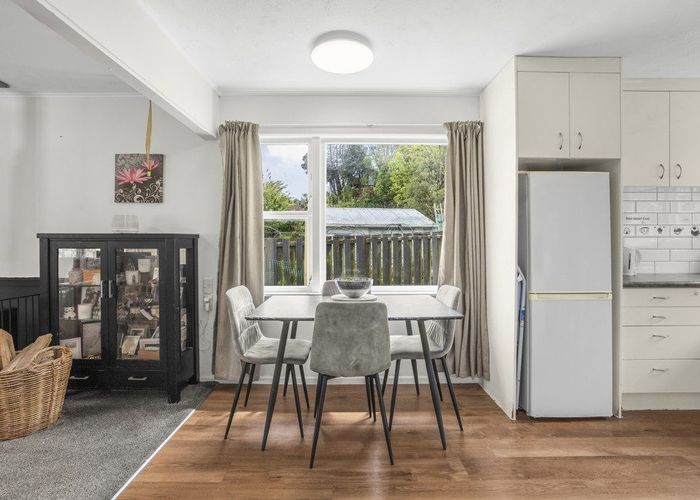  at 39 Vista Crescent, Maoribank, Upper Hutt