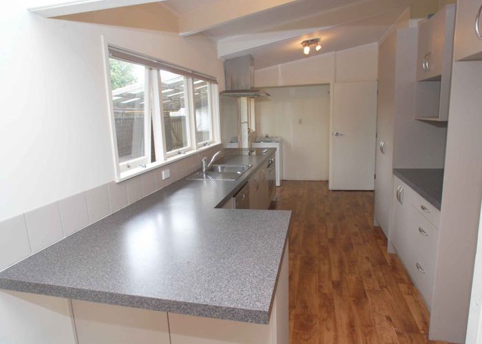  at 1/40 Woodstock Road, Forrest Hill, North Shore City, Auckland