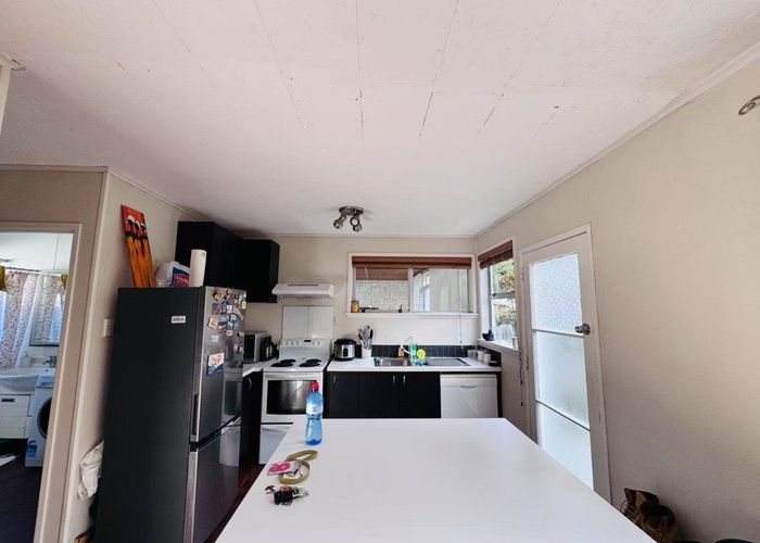  at 9A Dunraven Place, Torbay, North Shore City, Auckland