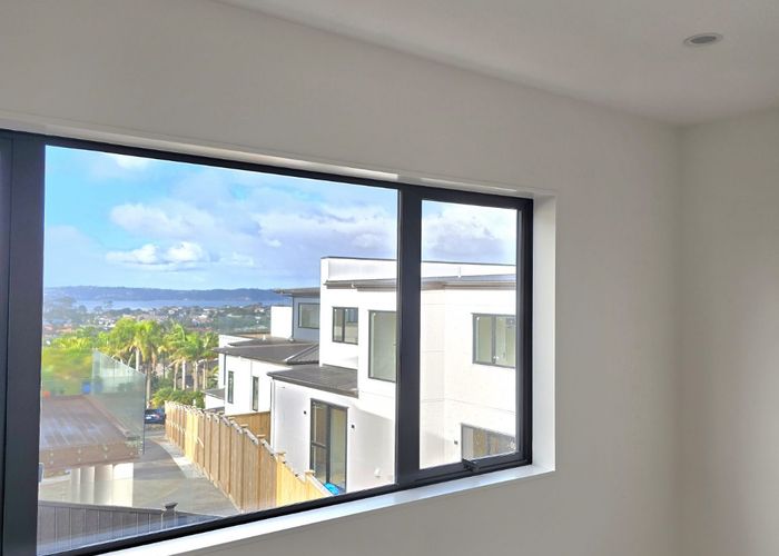  at 5/90 Picasso Drive, West Harbour, Waitakere City, Auckland