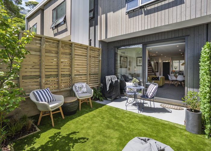  at 4C Ferry Road, Days Bay, Lower Hutt