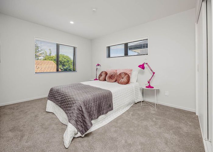  at 2/4 Nicola Place, Mangere, Manukau City, Auckland