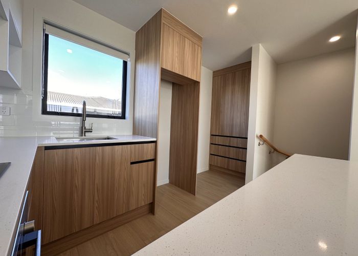  at 4/10 Fairclough Road, Beach Haven, North Shore City, Auckland