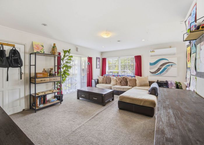  at 2/1 Raddock Place, Half Moon Bay, Manukau City, Auckland