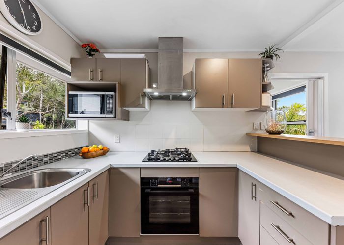  at 2/18 Simon Ellice Drive, Bayview, North Shore City, Auckland