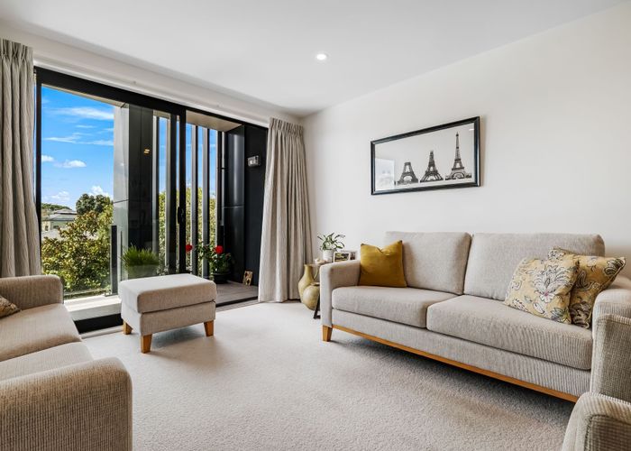  at 30/8 Thompson Park Road, Mount Wellington, Auckland City, Auckland