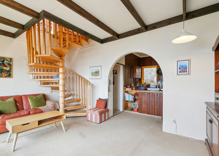  at 140 The Esplanade, Houghton Bay, Wellington