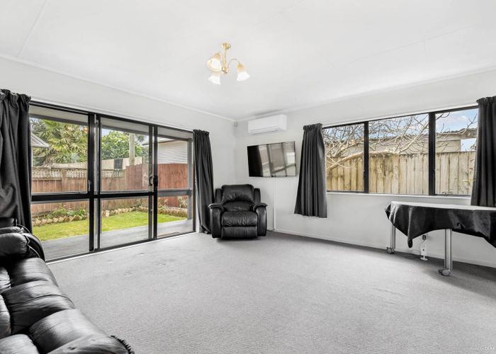  at 2/58 Riversdale Road, Avondale, Auckland