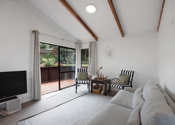  at 1/23 Stottholm Road, Titirangi, Waitakere City, Auckland