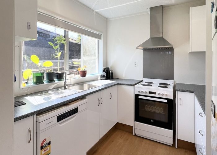  at 2/7 Becroft Drive, Forrest Hill, Auckland