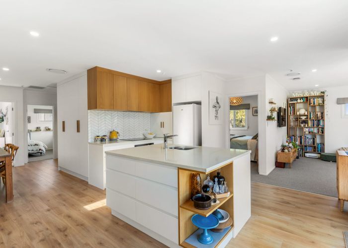  at 2/16 Kenmure Avenue, Forrest Hill, North Shore City, Auckland