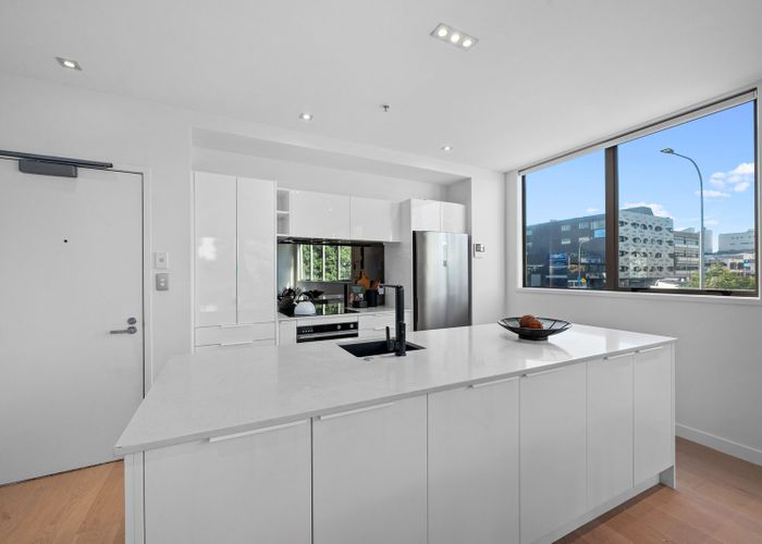  at 102/16 Huron Street, Takapuna, Auckland