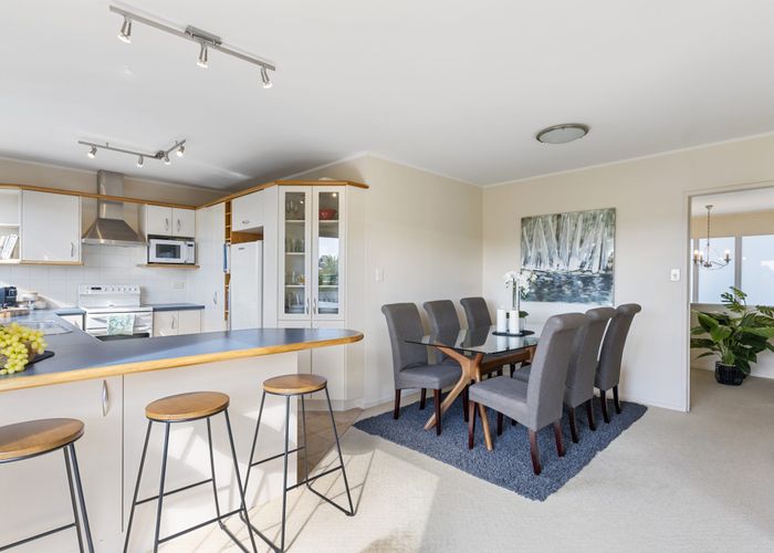  at 5 Ravenwood Drive, Forrest Hill, Auckland