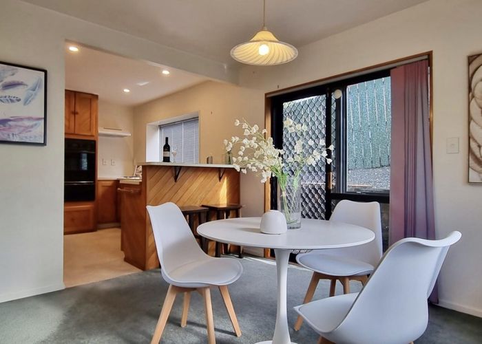  at 2/6 Eugenia Rise, Totara Heights, Manukau City, Auckland