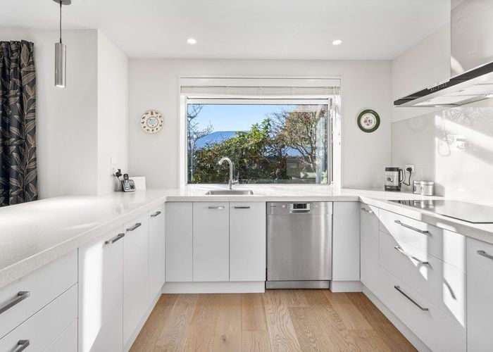  at 2/33 Basil Place, Mount Pleasant, Christchurch