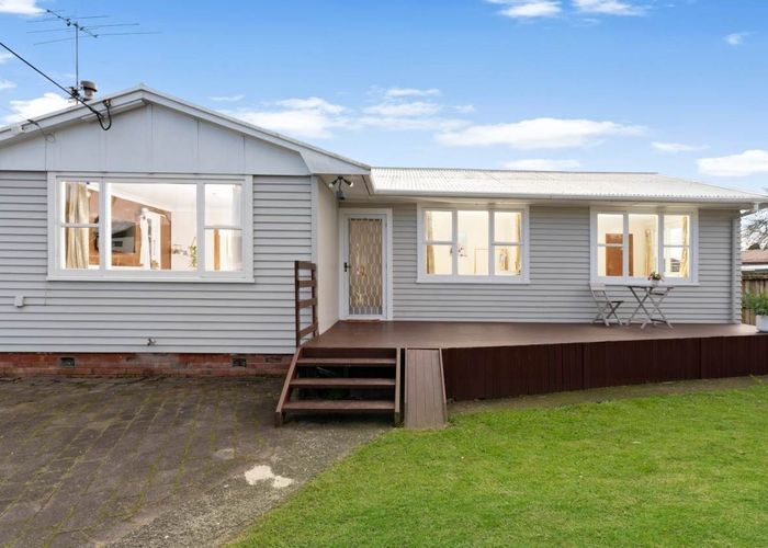  at 9 Harry Ward Place, Henderson, Auckland